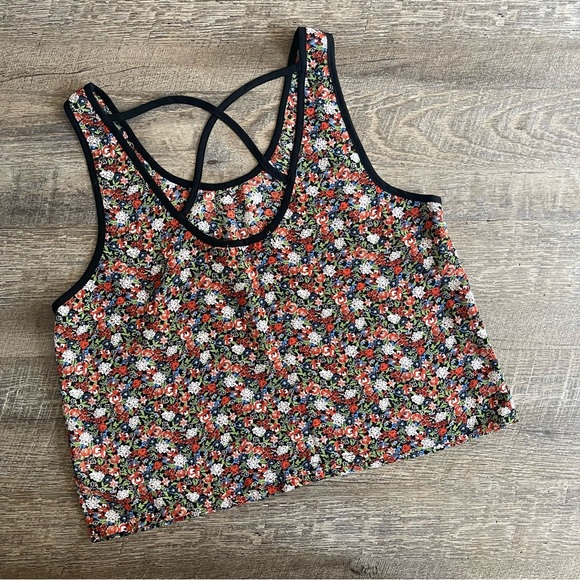 Chloe K Sheer Floral Sleeveless Crop Top, Junior's Size Large - Picture 4 of 5